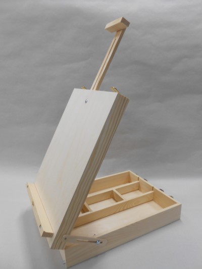 Molbertas lagaminas | Matmenys 33x44x10<br>aukštis drobes max 69 cm<br>Yra indeles dazams ir teptukas.<br>Lentynėle ir viršutines laikikles galima nuimti.

